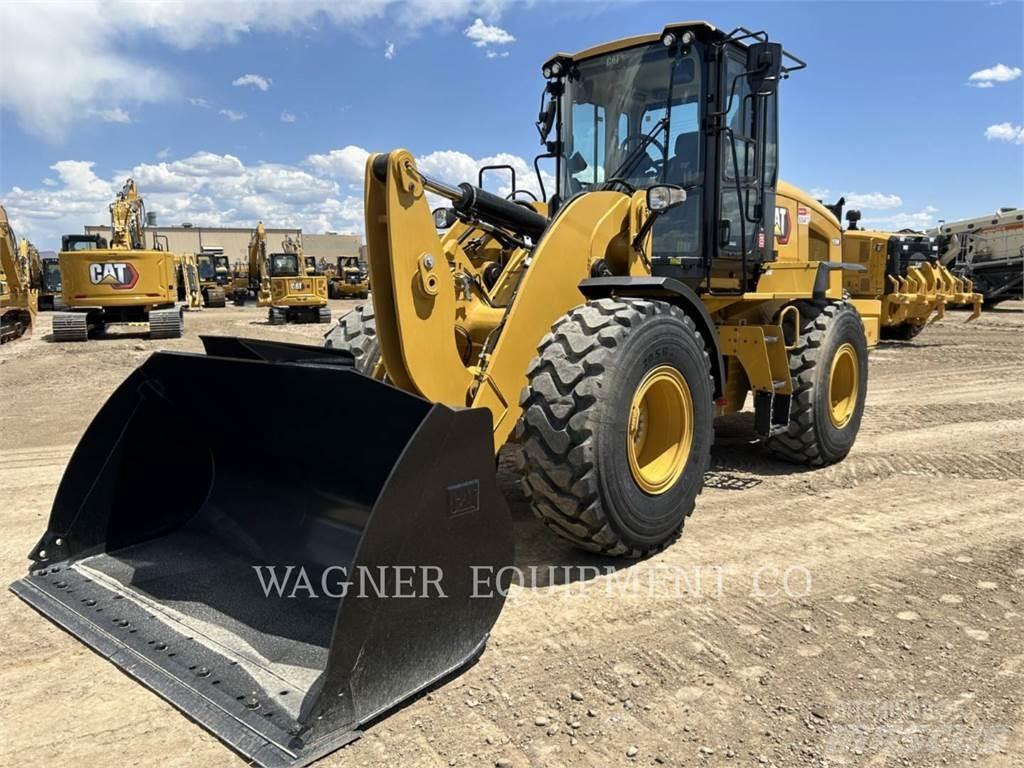 CAT 930M Фронтальні навантажувачі