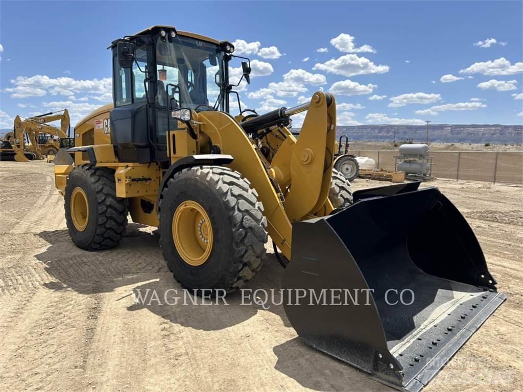 CAT 930M Фронтальні навантажувачі