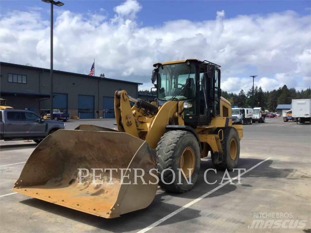 CAT 930M Фронтальні навантажувачі