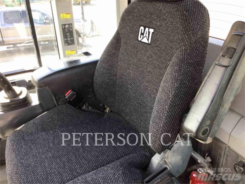 CAT 930M Фронтальні навантажувачі
