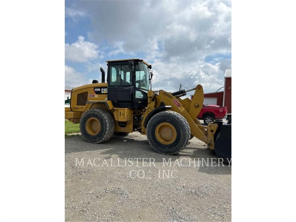 CAT 930M Фронтальні навантажувачі