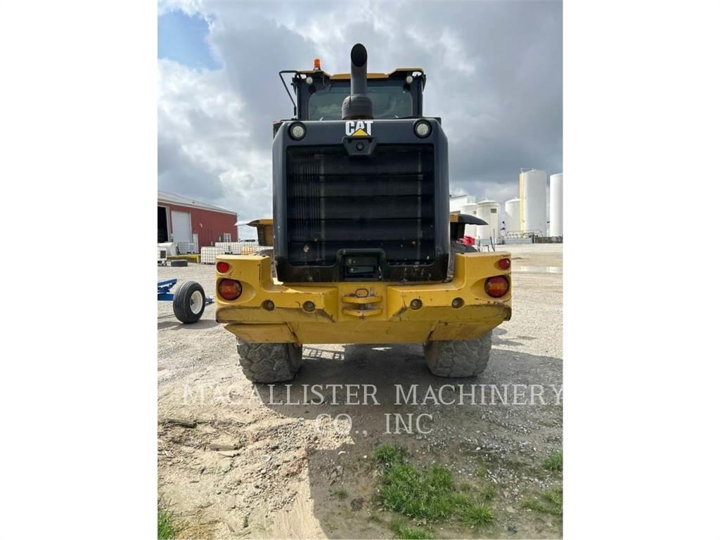 CAT 930M Фронтальні навантажувачі