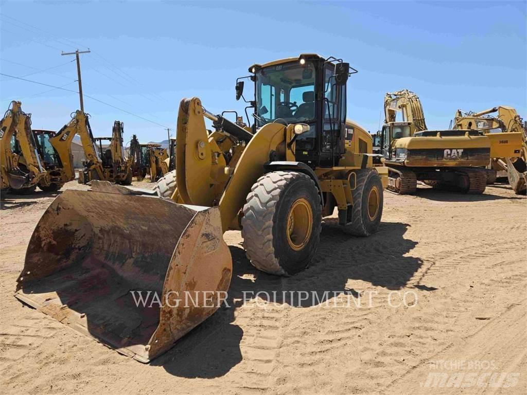 CAT 930M Фронтальні навантажувачі