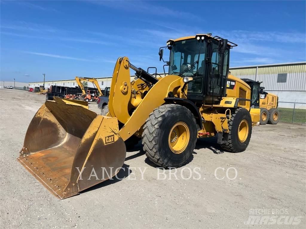 CAT 930M Фронтальні навантажувачі