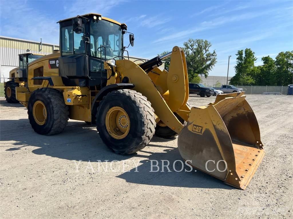 CAT 930M Фронтальні навантажувачі