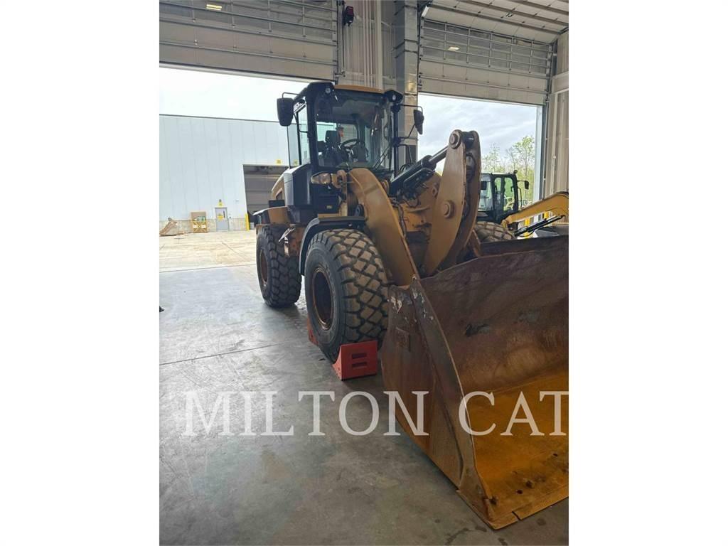 CAT 930M Фронтальні навантажувачі