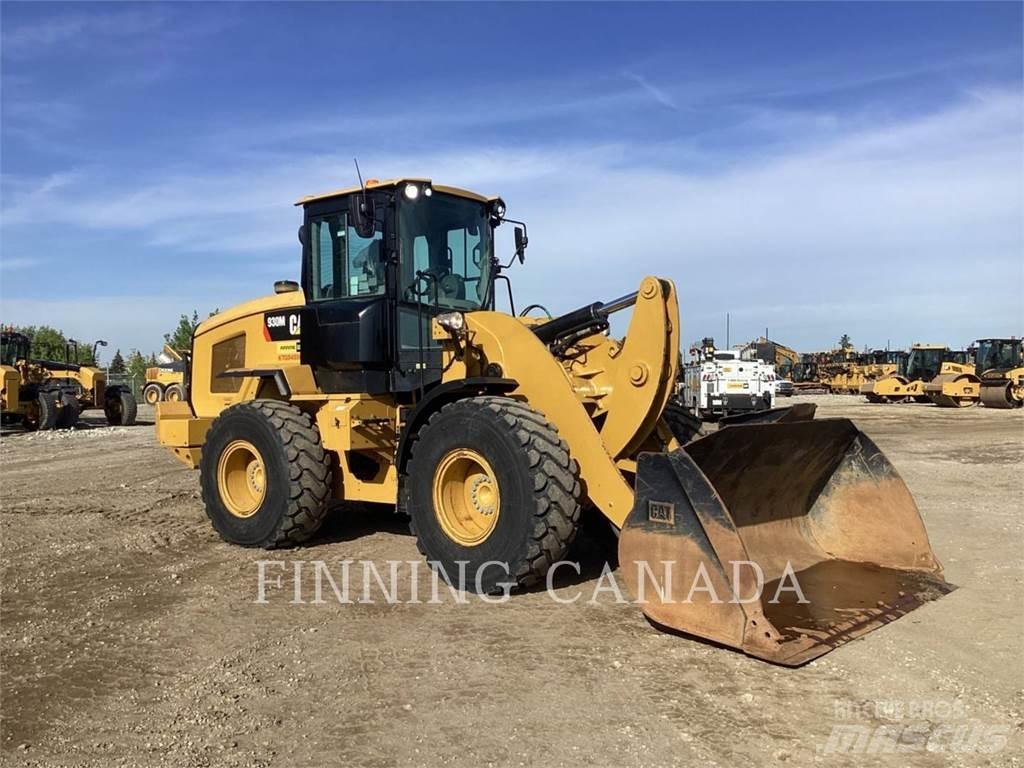 CAT 930M Фронтальні навантажувачі