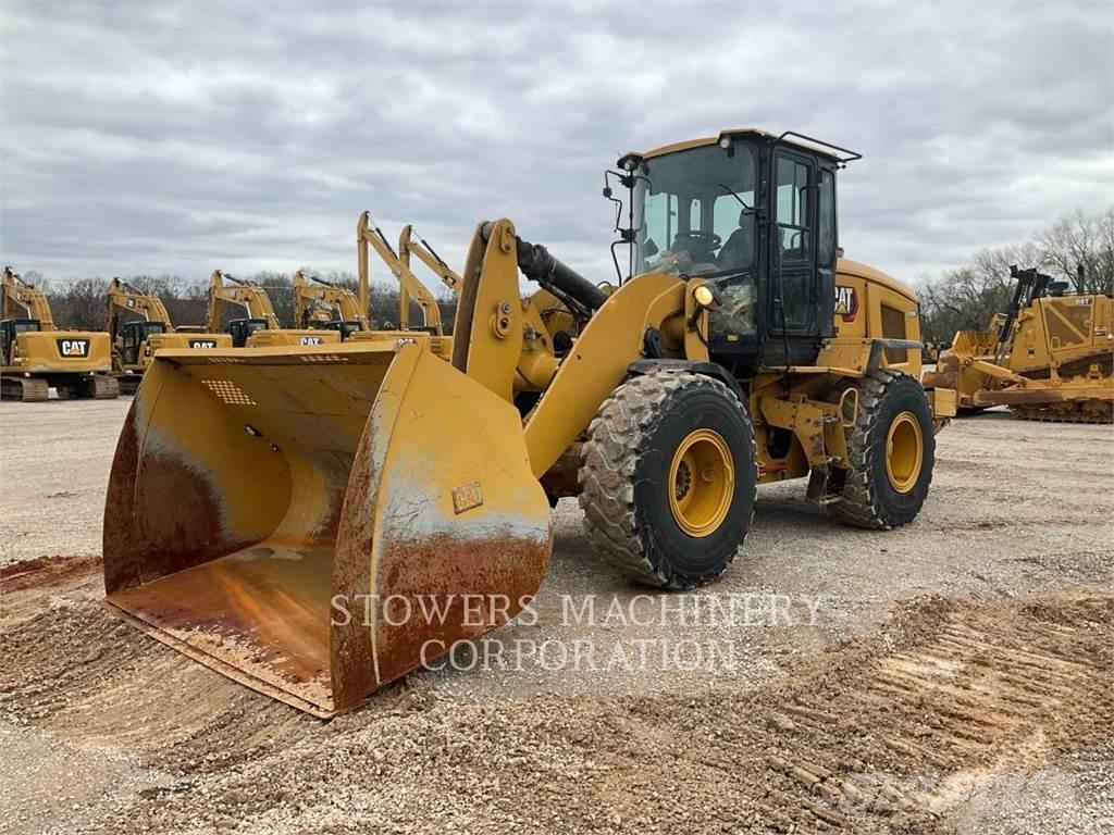CAT 930M Фронтальні навантажувачі