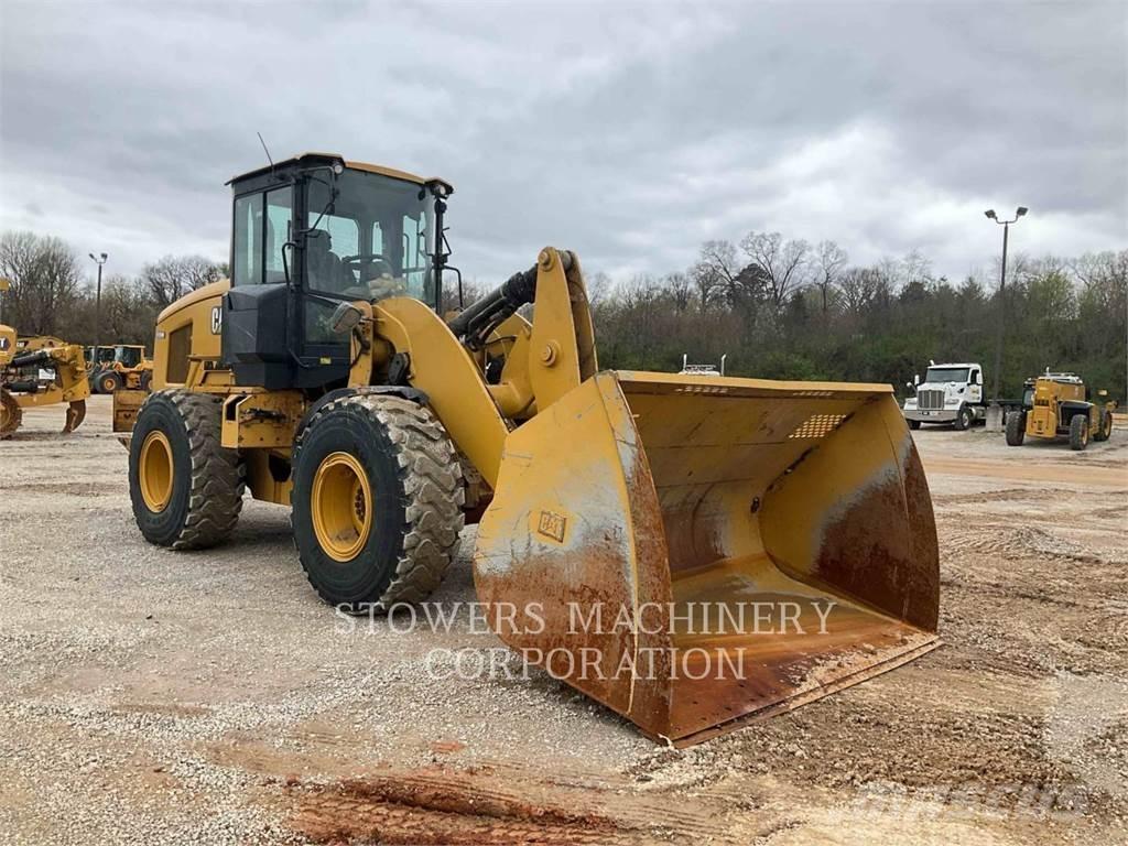 CAT 930M Фронтальні навантажувачі
