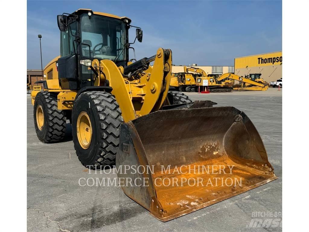 CAT 930M Фронтальні навантажувачі