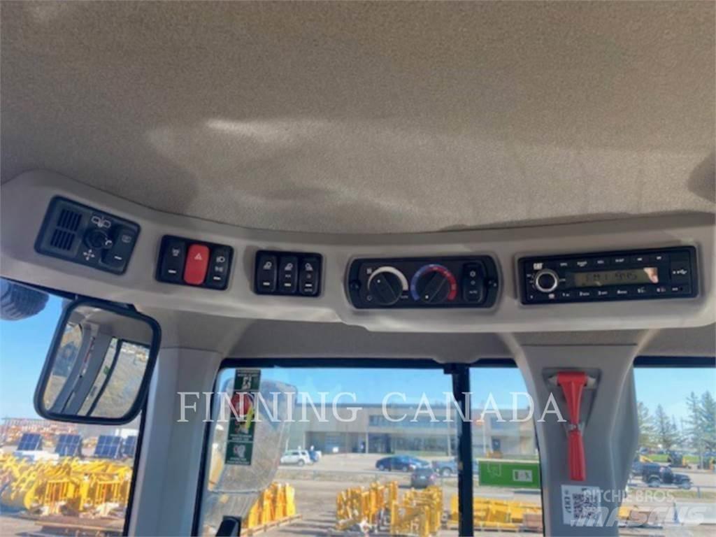 CAT 930M Фронтальні навантажувачі