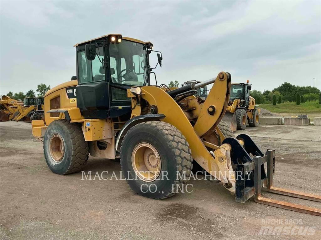 CAT 930M Фронтальні навантажувачі