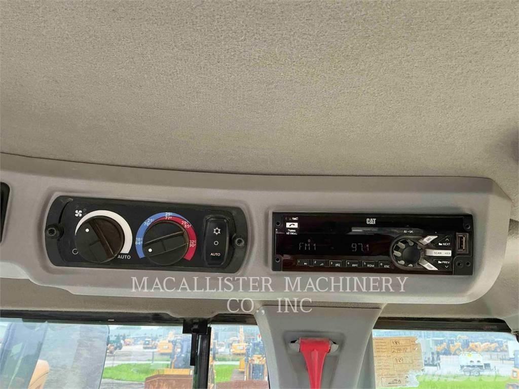 CAT 930M Фронтальні навантажувачі