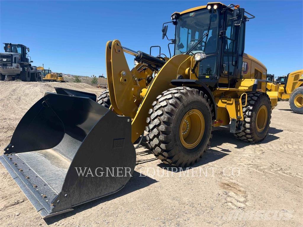 CAT 930M Фронтальні навантажувачі