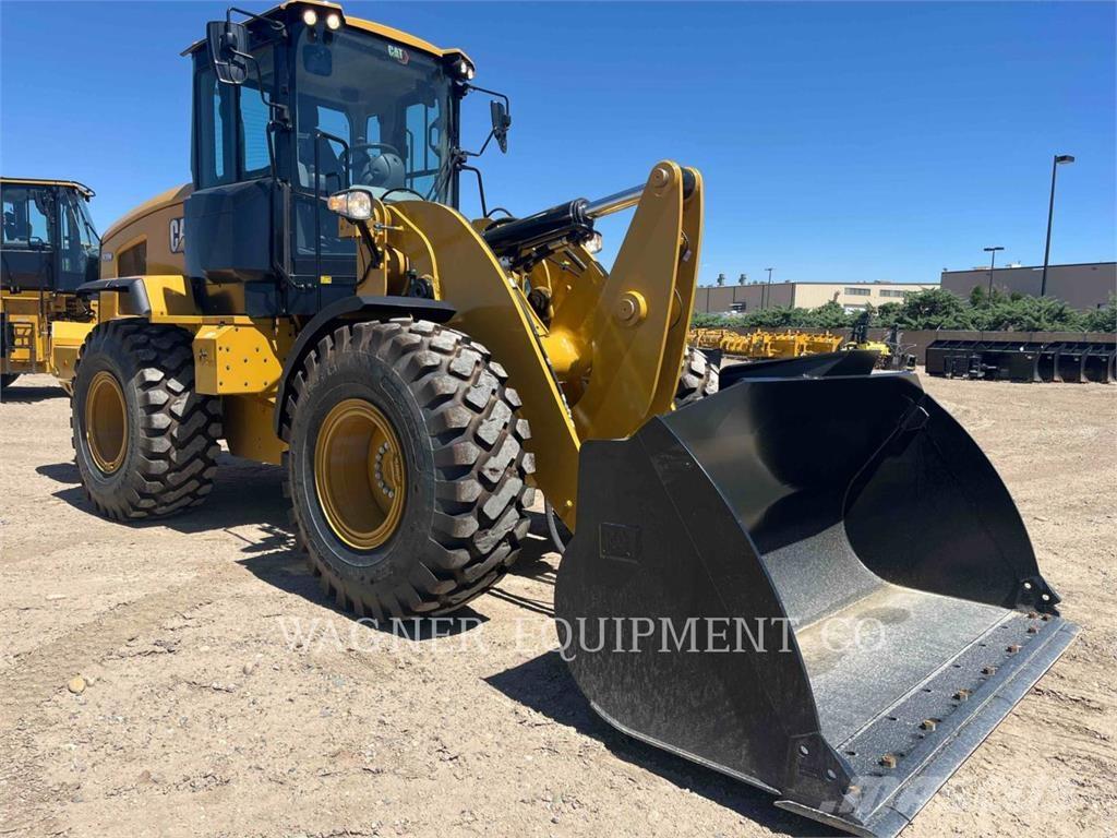 CAT 930M Фронтальні навантажувачі