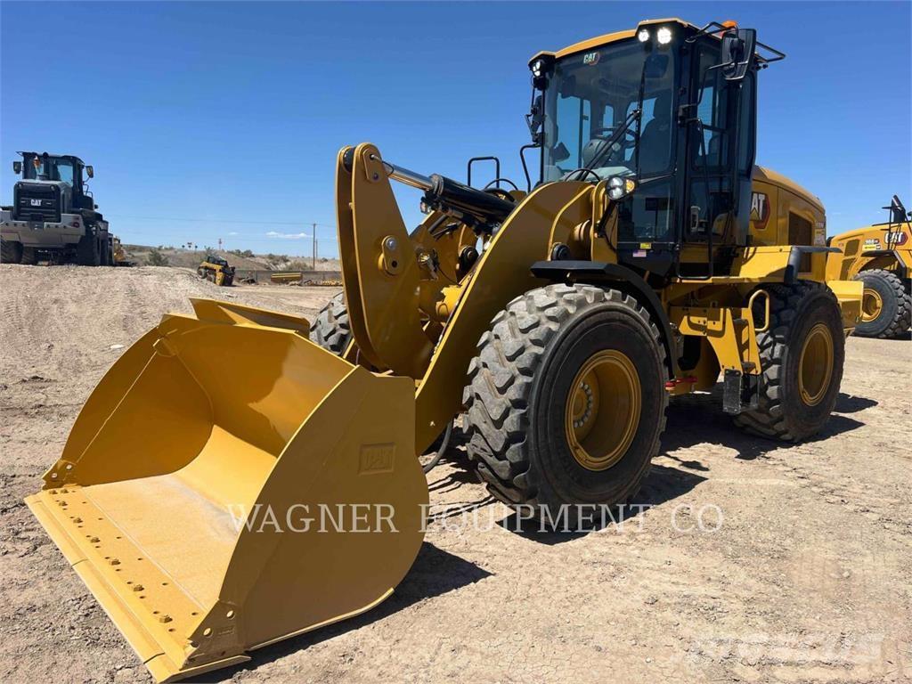 CAT 930M Фронтальні навантажувачі