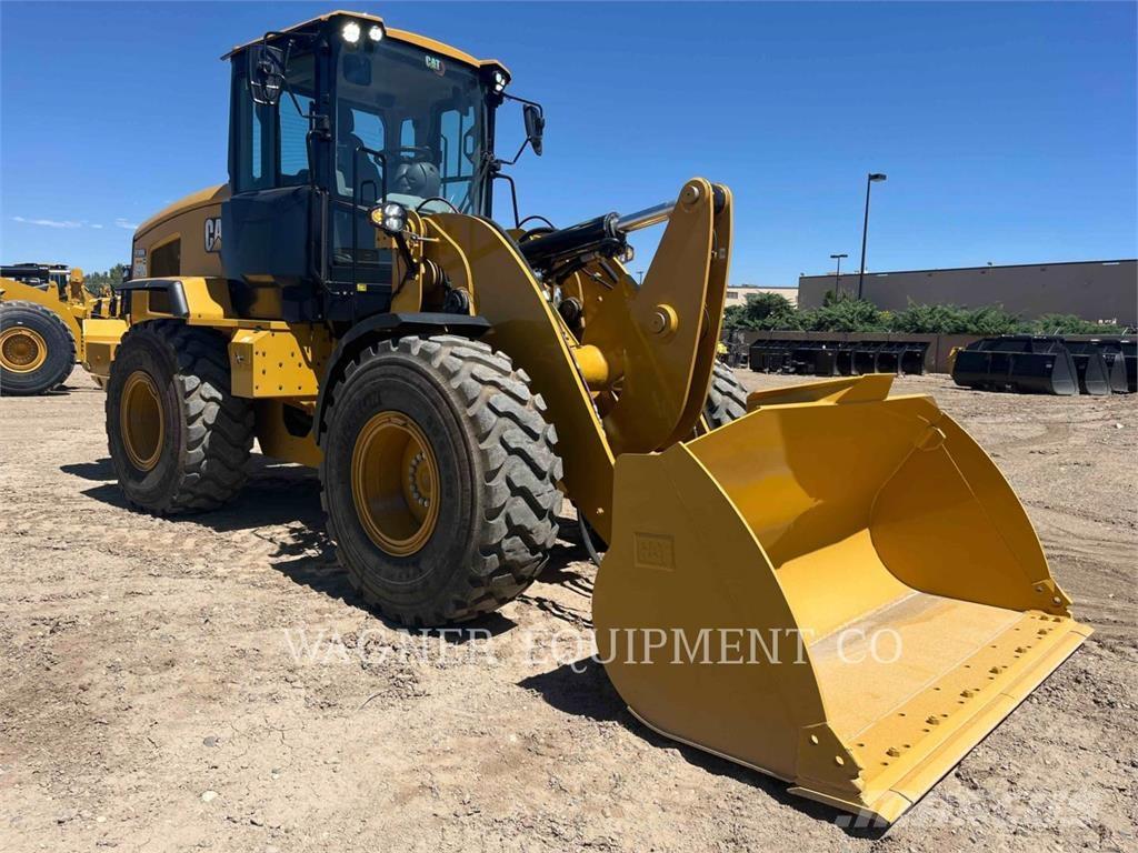 CAT 930M Фронтальні навантажувачі