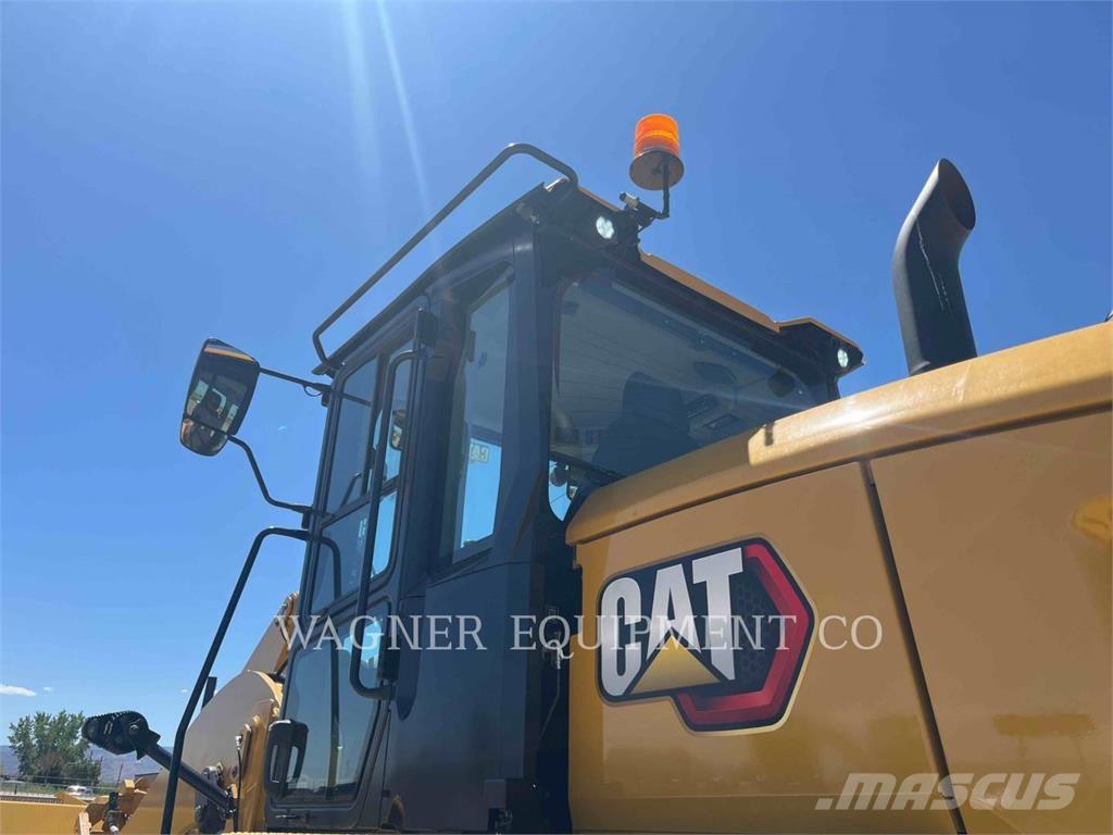 CAT 930M Фронтальні навантажувачі