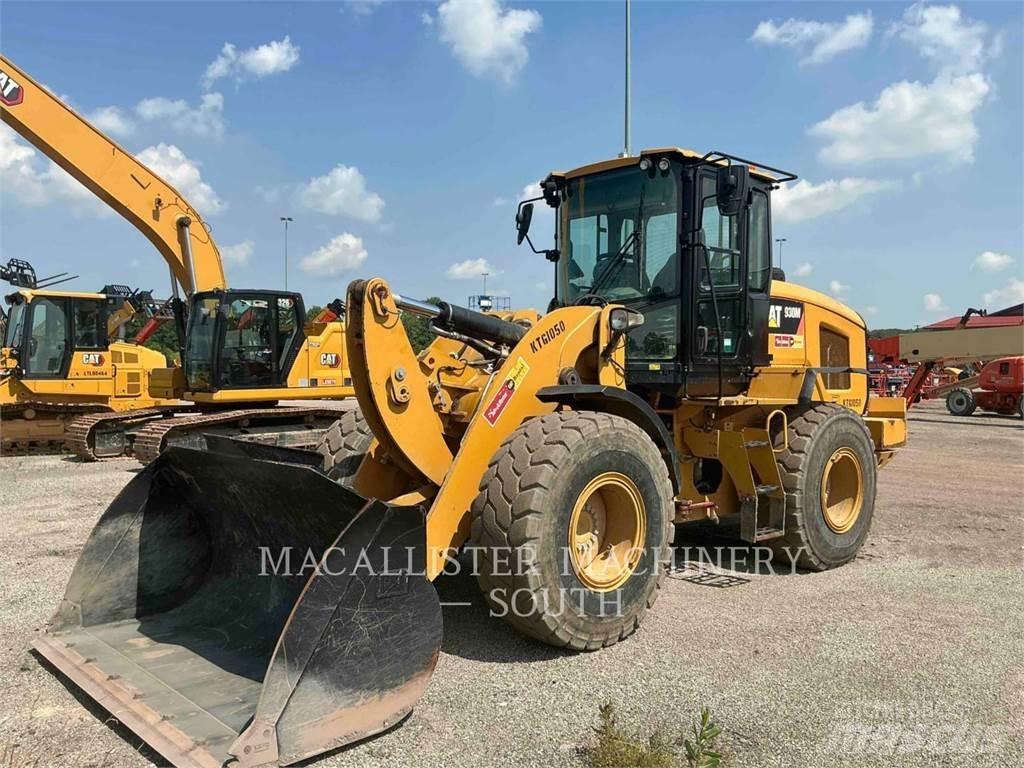 CAT 930M Фронтальні навантажувачі