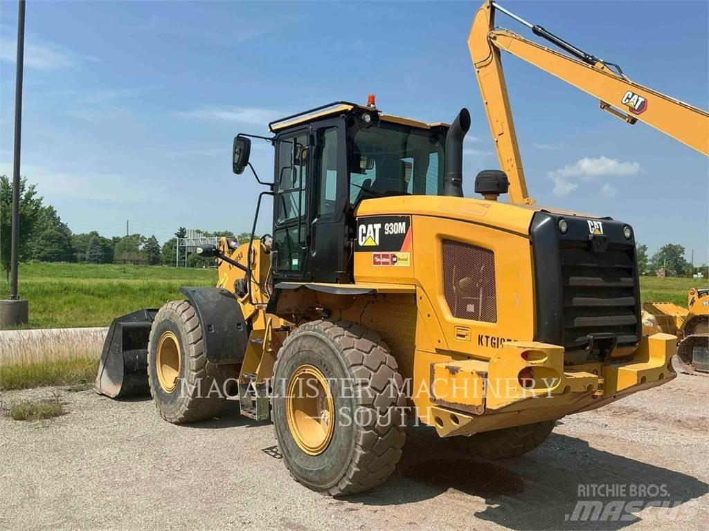 CAT 930M Фронтальні навантажувачі