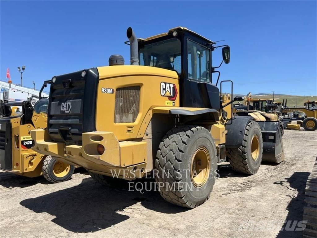 CAT 930M Фронтальні навантажувачі