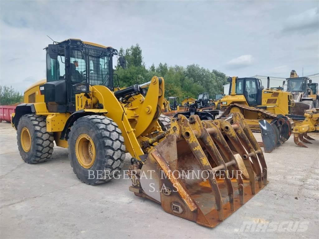 CAT 930M Фронтальні навантажувачі