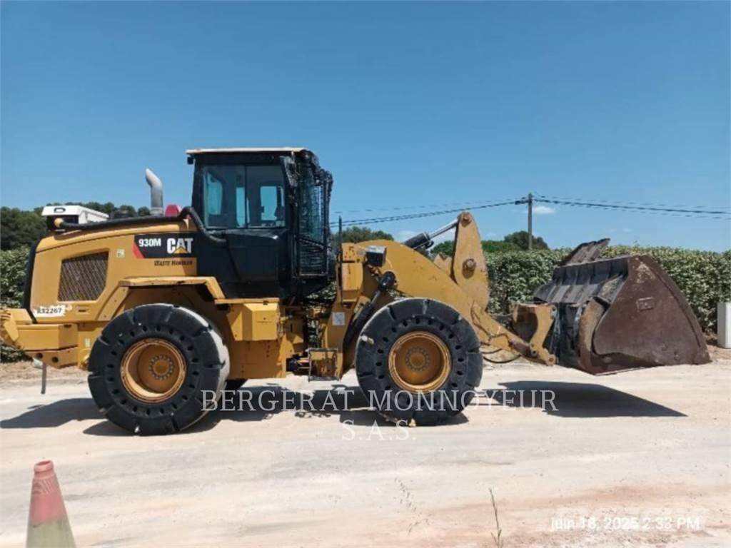 CAT 930M Фронтальні навантажувачі