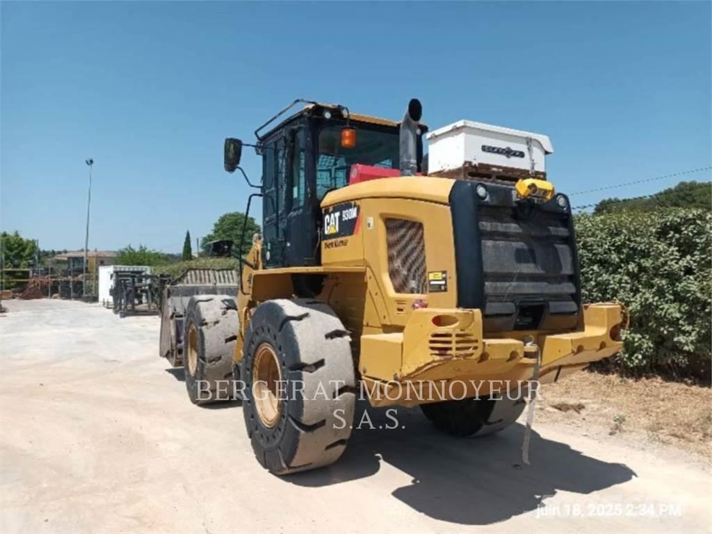 CAT 930M Фронтальні навантажувачі