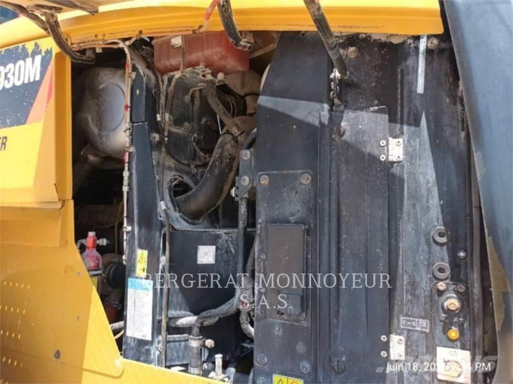 CAT 930M Фронтальні навантажувачі