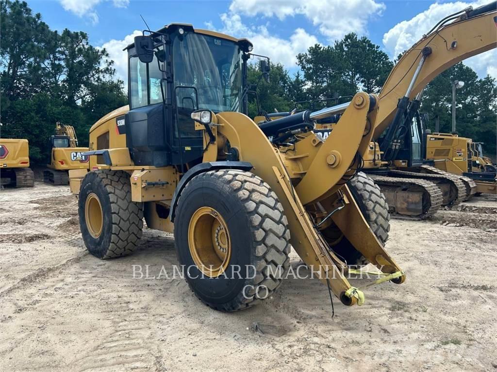 CAT 930M Фронтальні навантажувачі