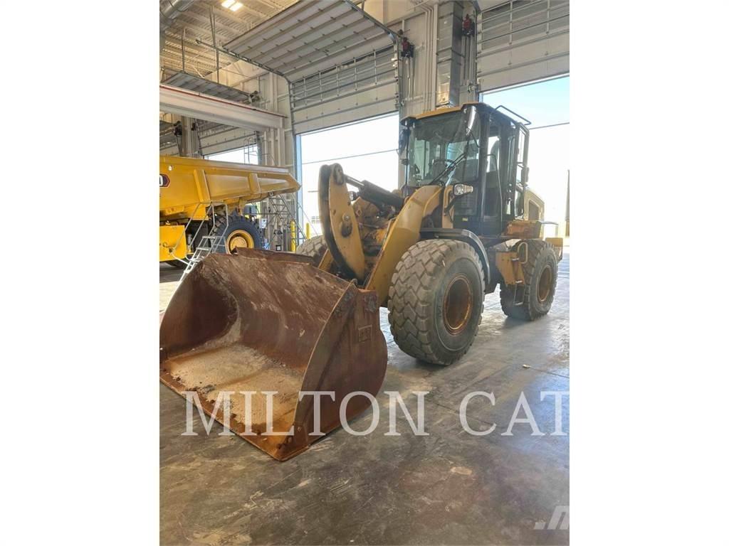 CAT 930M Фронтальні навантажувачі