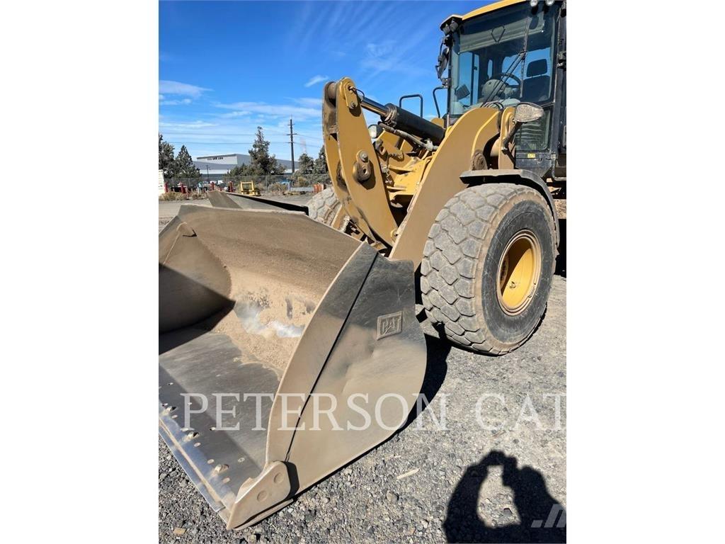 CAT 930M Фронтальні навантажувачі