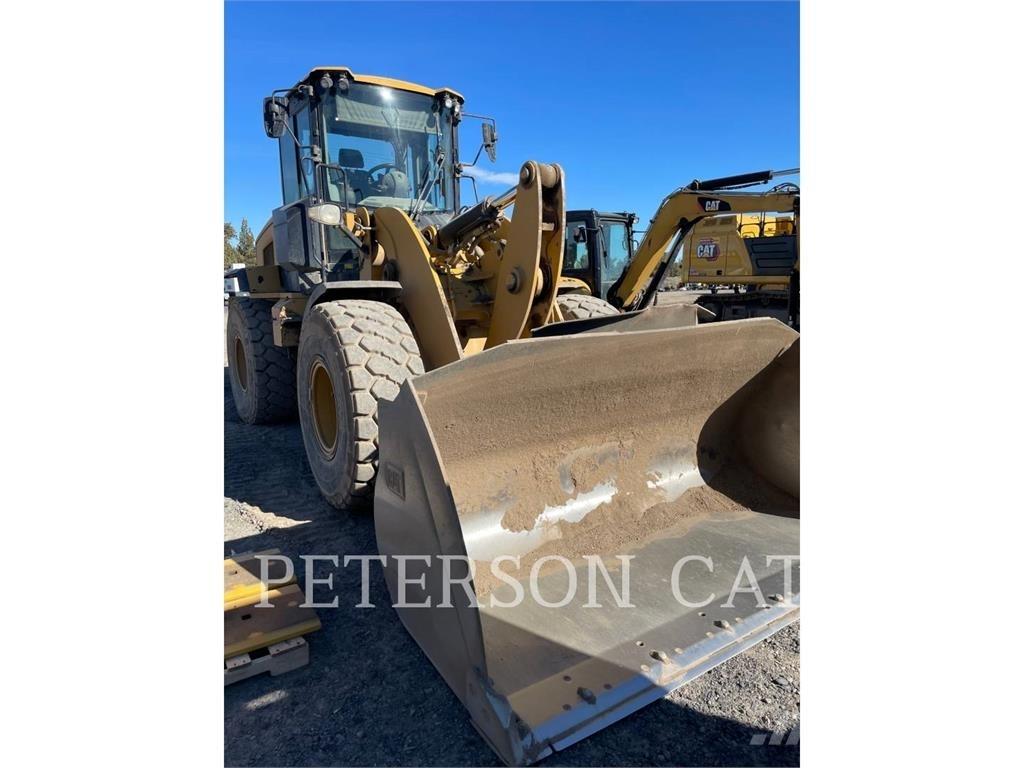CAT 930M Фронтальні навантажувачі