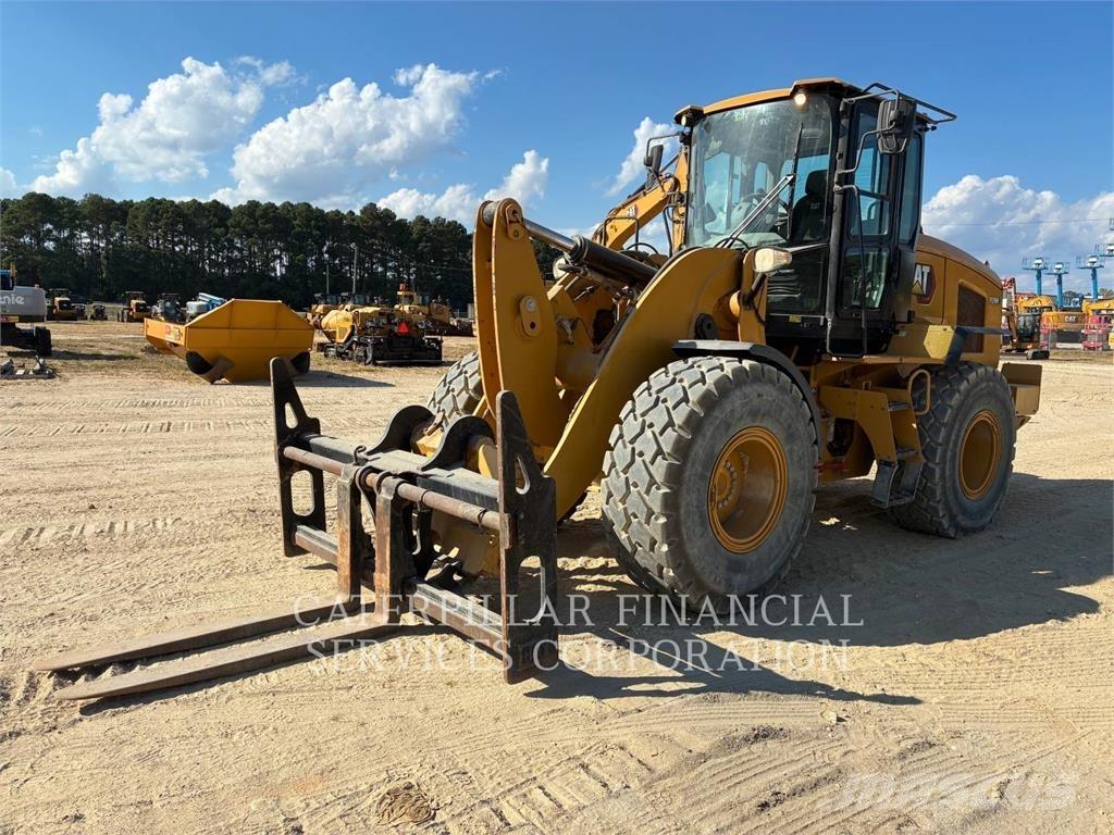 CAT 930M Фронтальні навантажувачі
