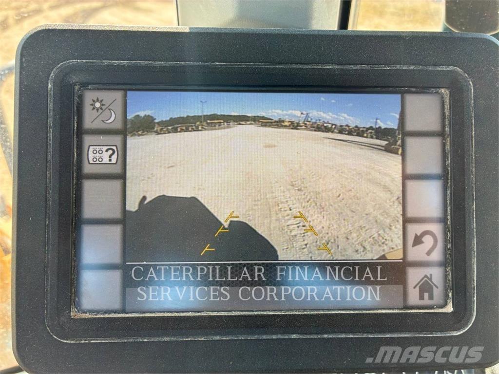 CAT 930M Фронтальні навантажувачі