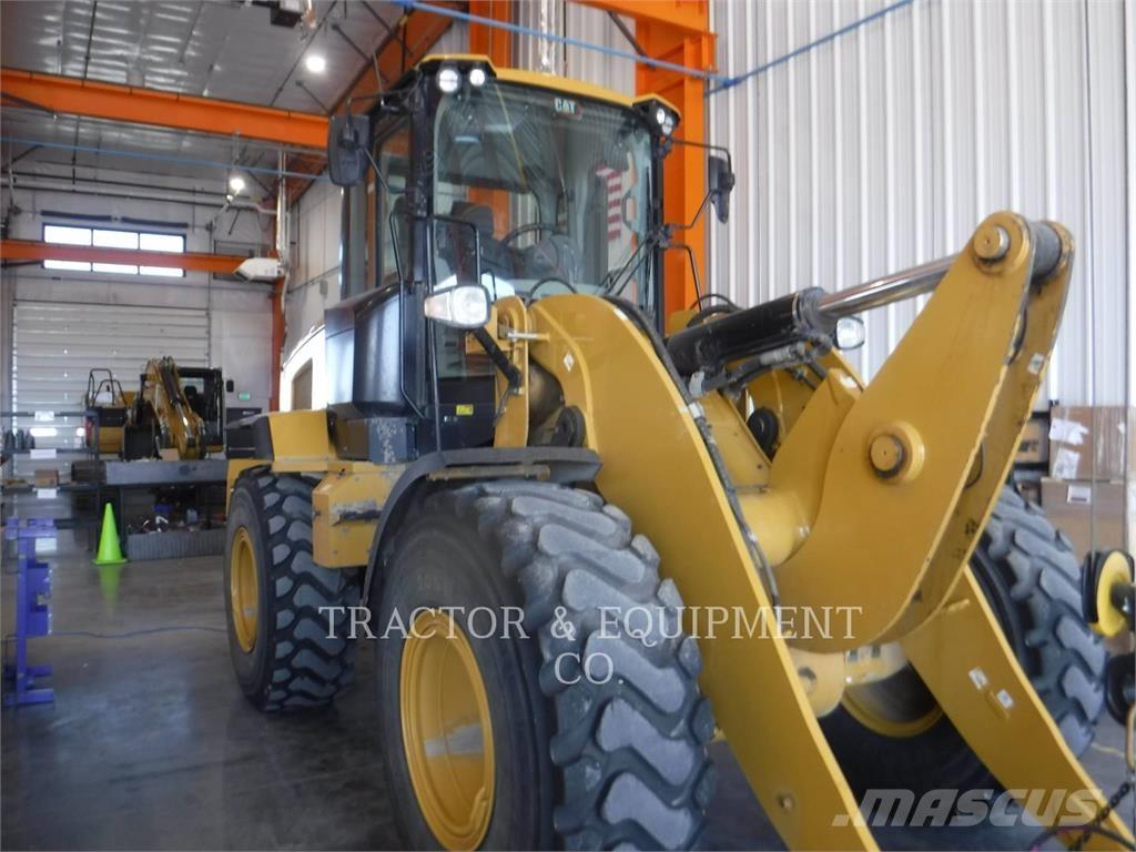 CAT 930M Фронтальні навантажувачі