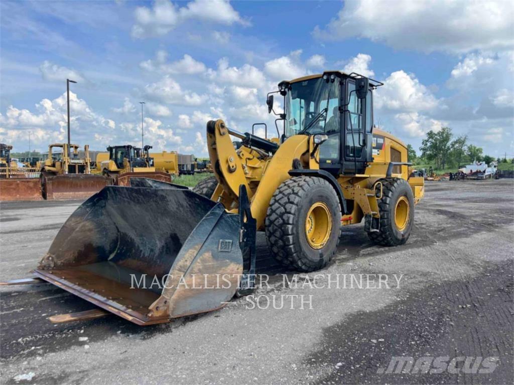 CAT 930M Фронтальні навантажувачі