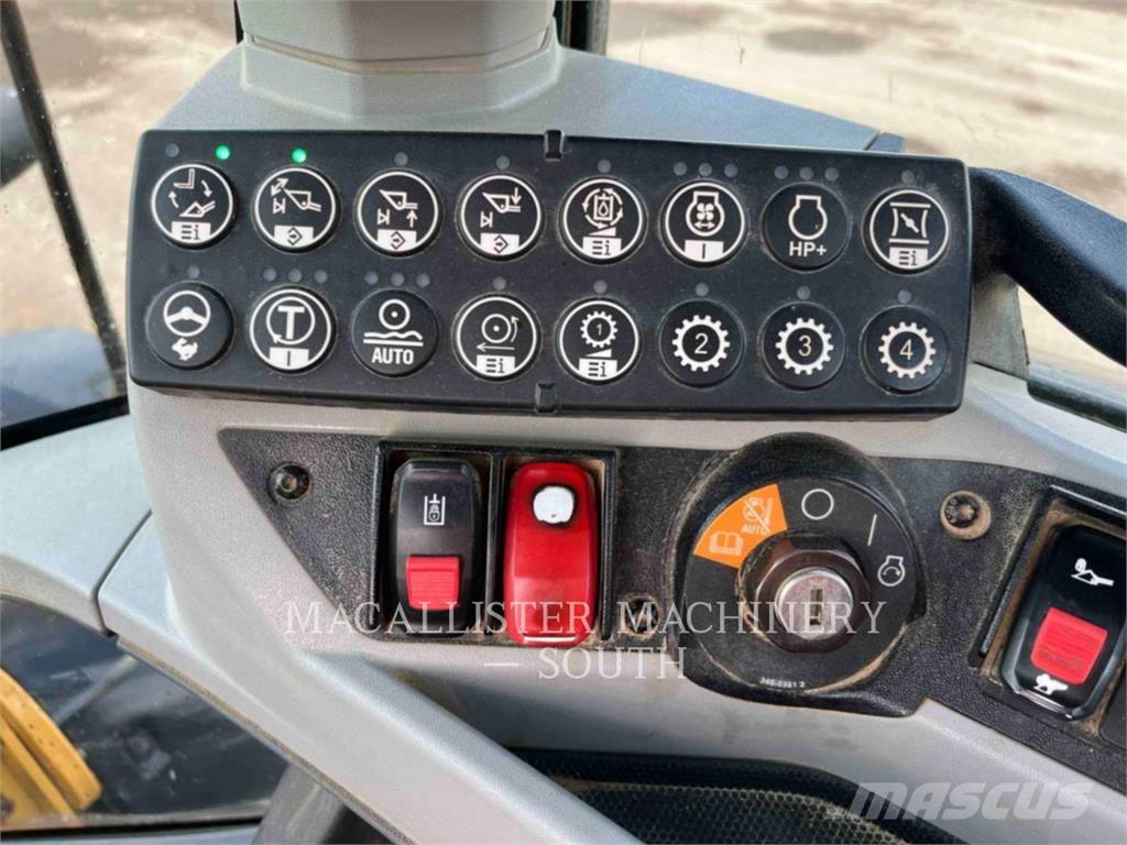 CAT 930M Фронтальні навантажувачі