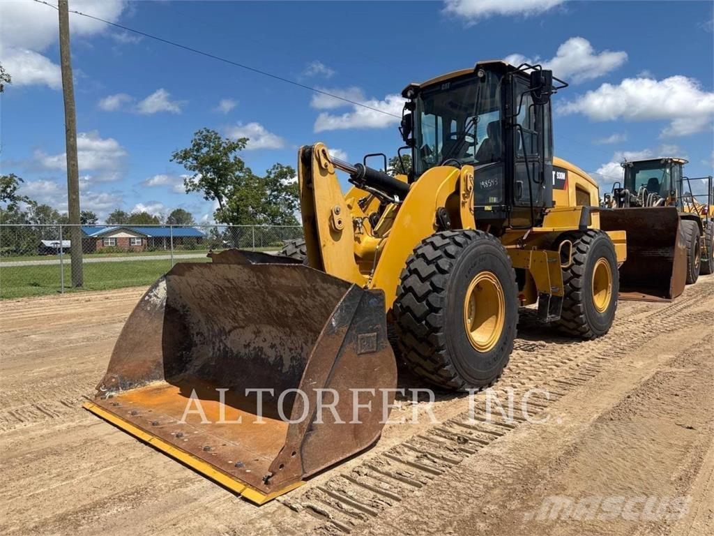 CAT 930M Фронтальні навантажувачі