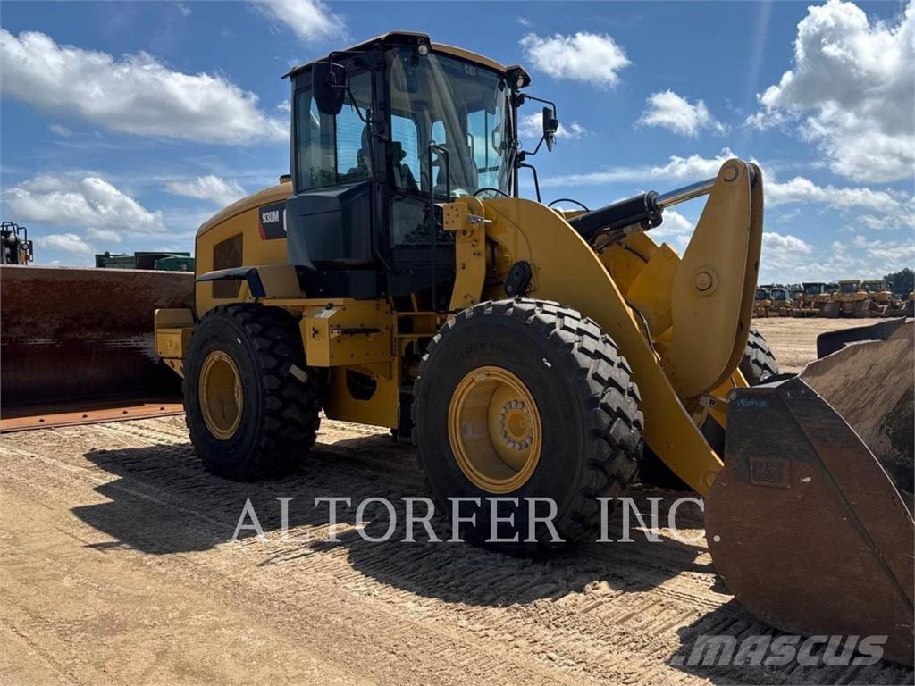 CAT 930M Фронтальні навантажувачі