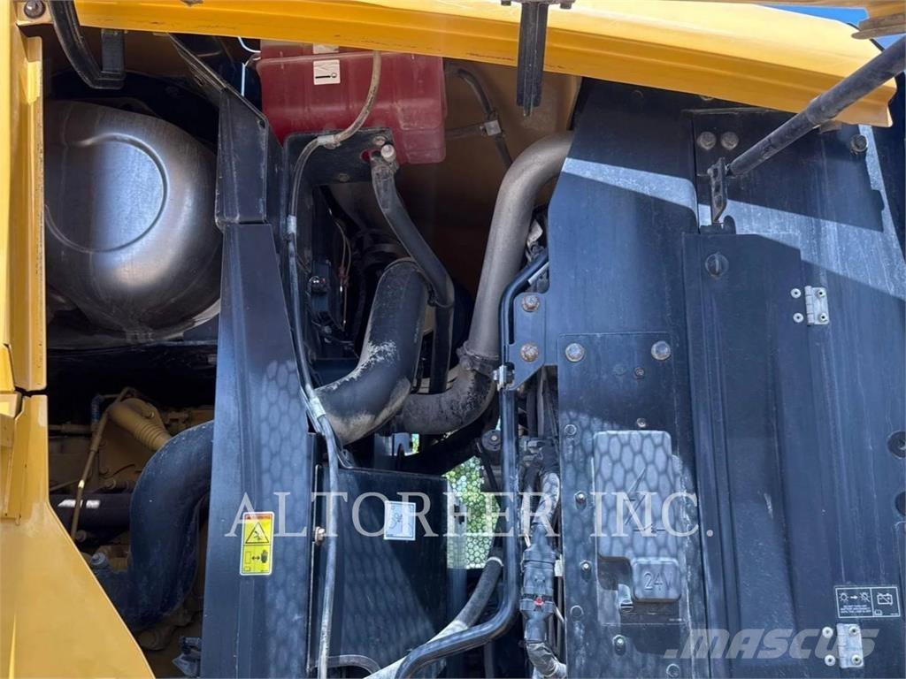 CAT 930M Фронтальні навантажувачі