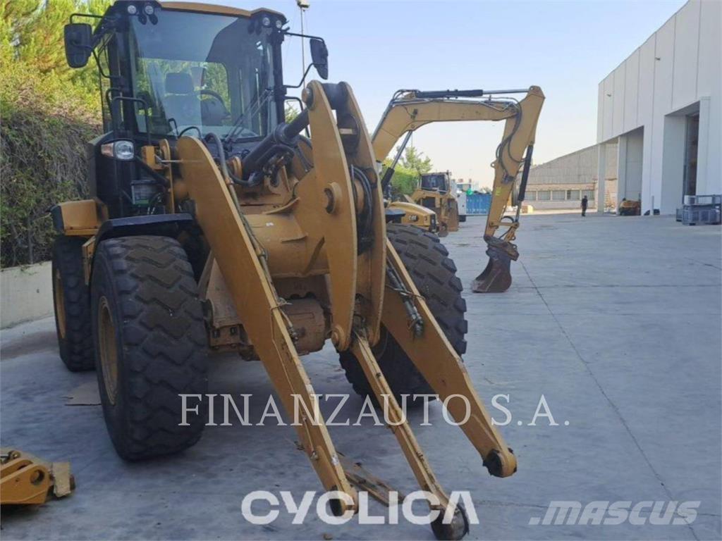 CAT 930M Фронтальні навантажувачі