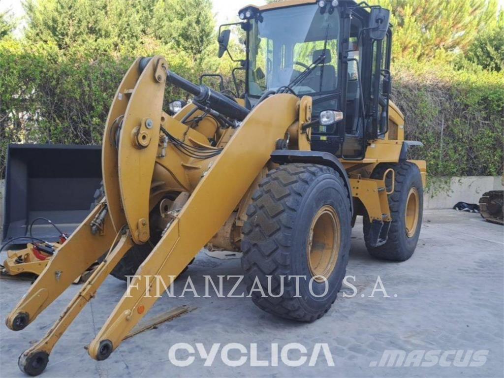 CAT 930M Фронтальні навантажувачі