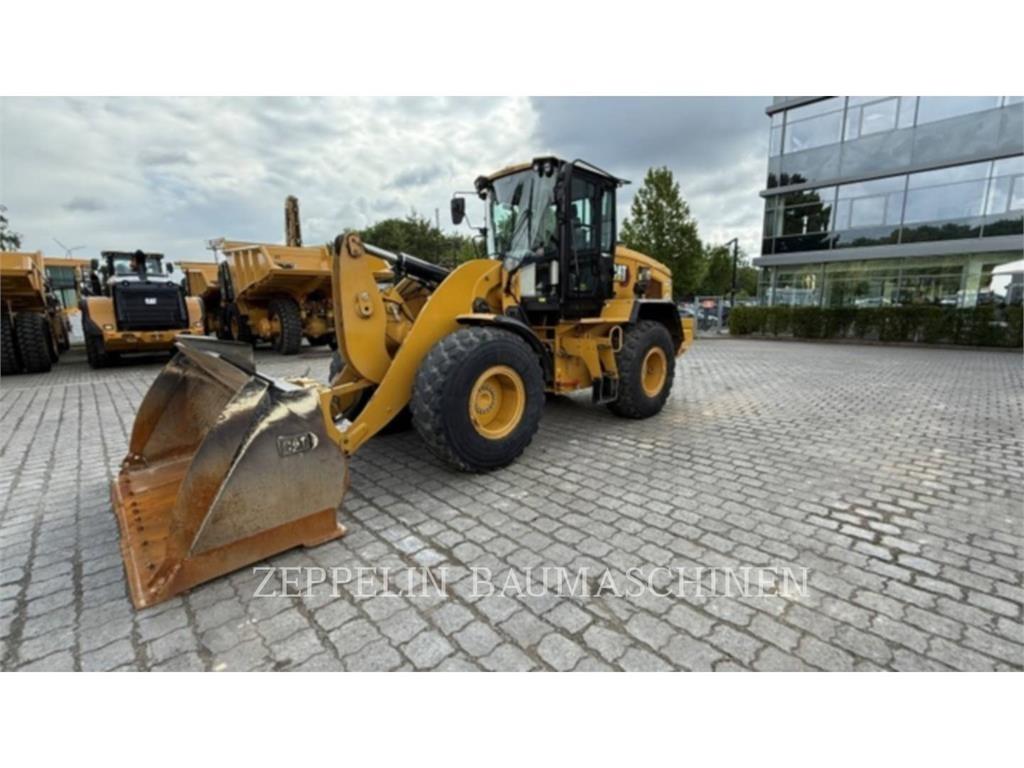 CAT 930M Фронтальні навантажувачі