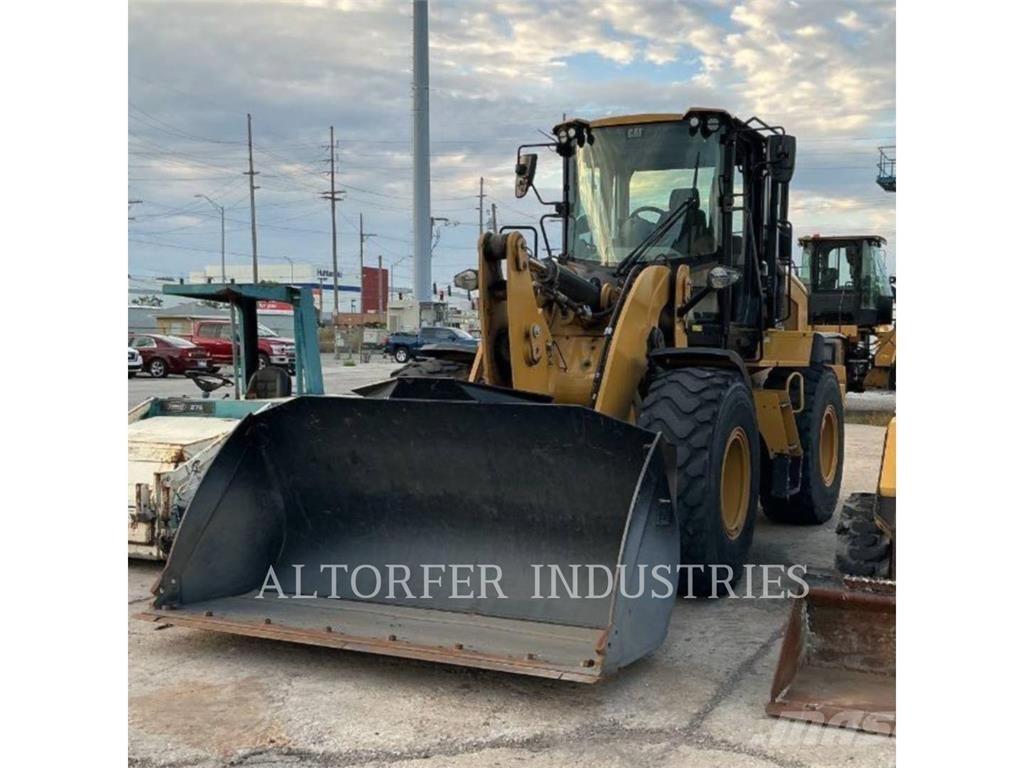 CAT 930M Фронтальні навантажувачі