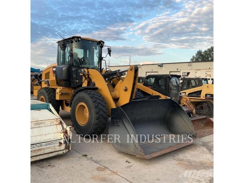 CAT 930M Фронтальні навантажувачі