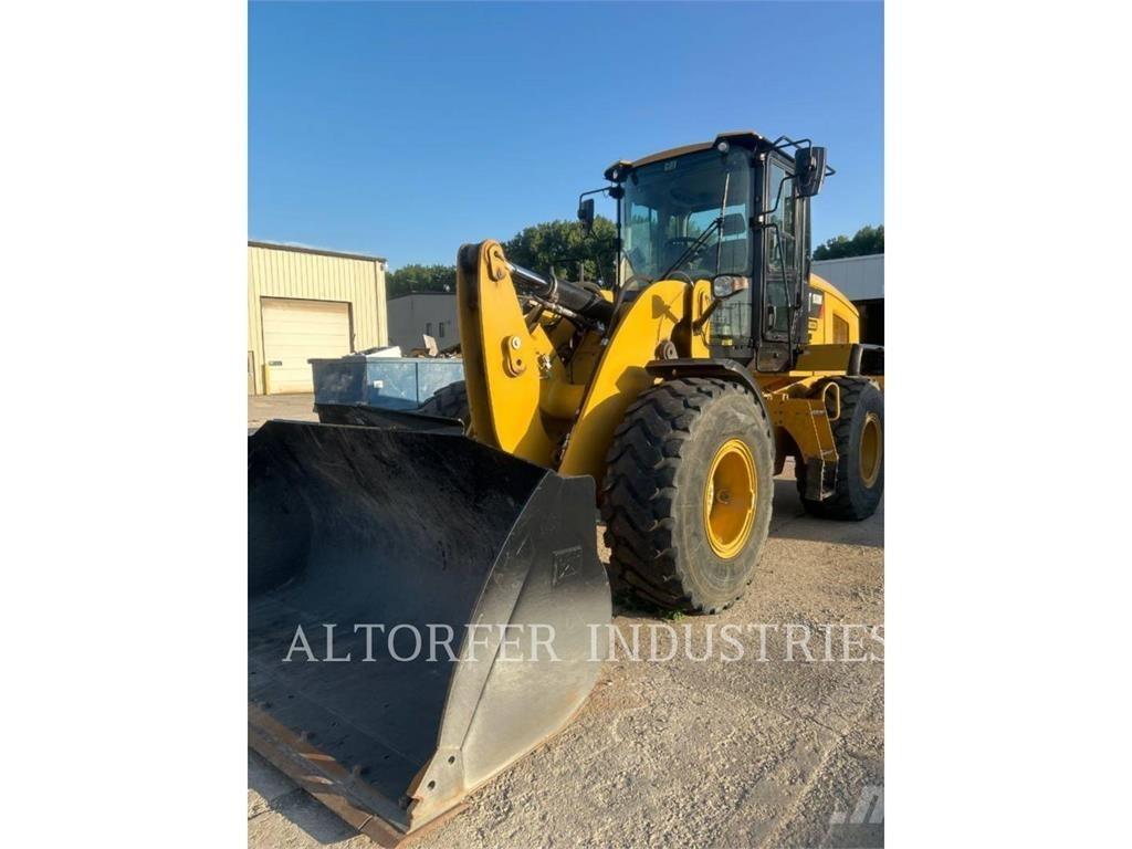 CAT 930M Фронтальні навантажувачі