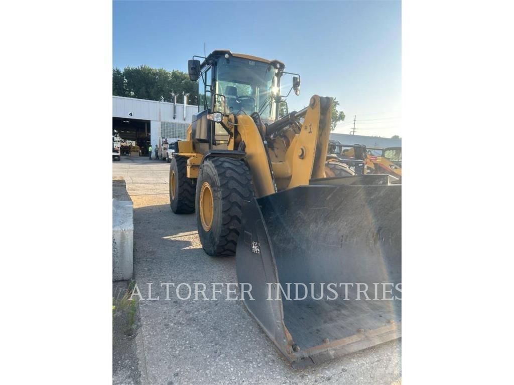 CAT 930M Фронтальні навантажувачі