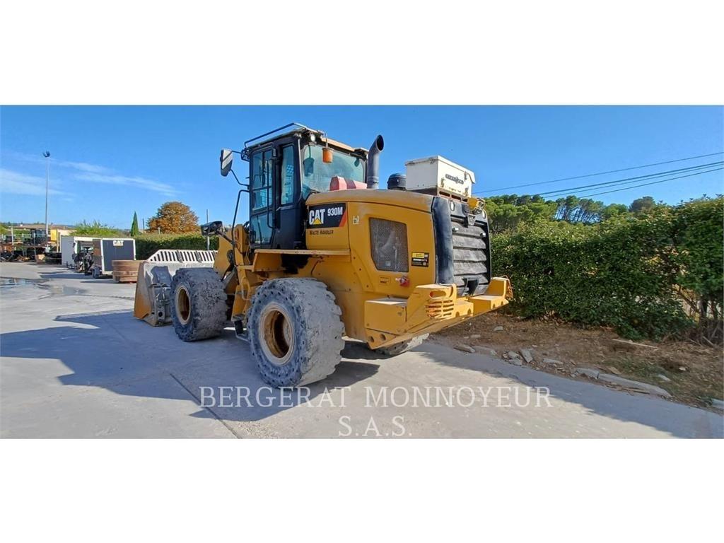 CAT 930M Фронтальні навантажувачі