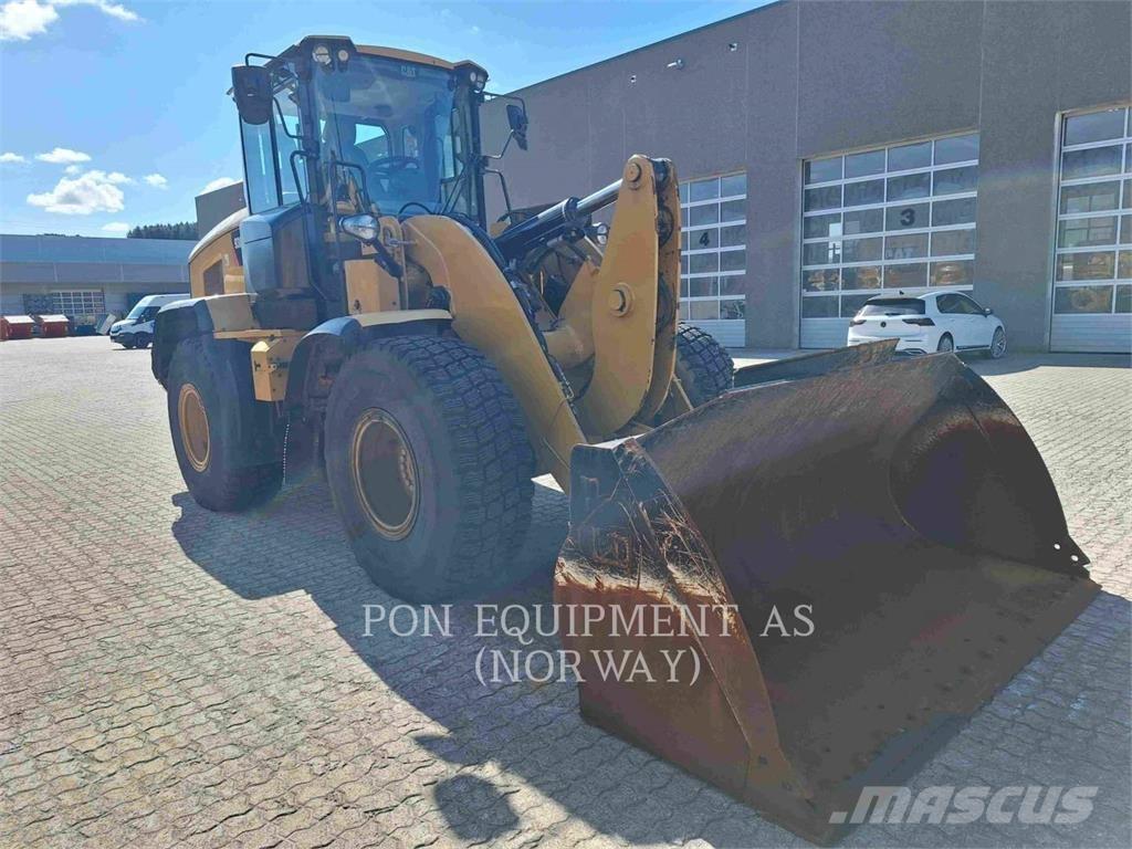 CAT 930M Фронтальні навантажувачі